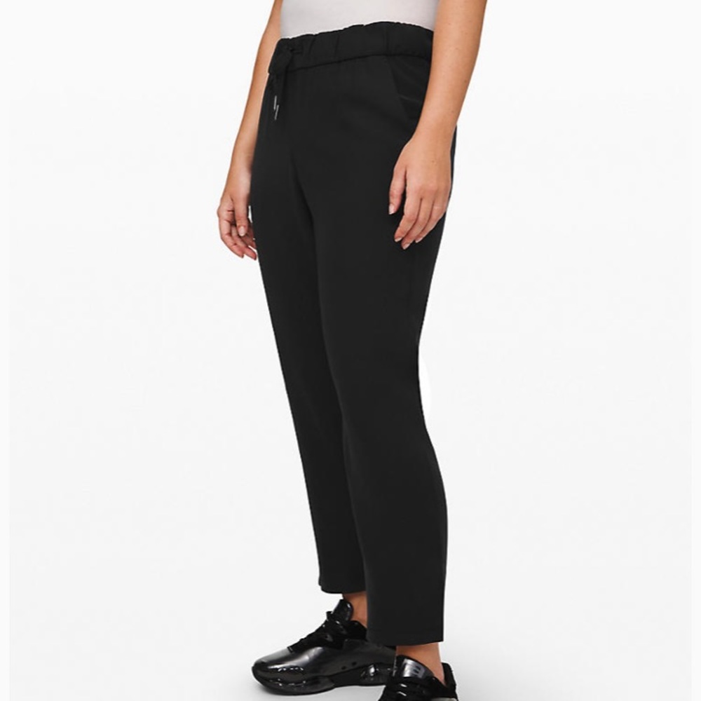 Lululemon on the fly 7/8 pants black size 12